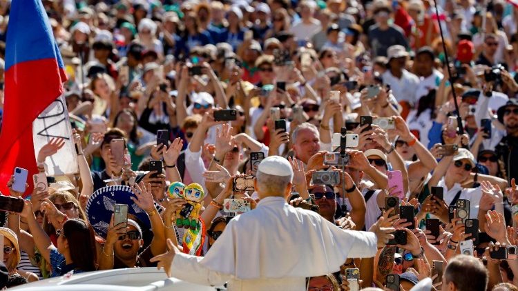 Pope Leo: May Our Means of Communication Heal You and Not Trouble You