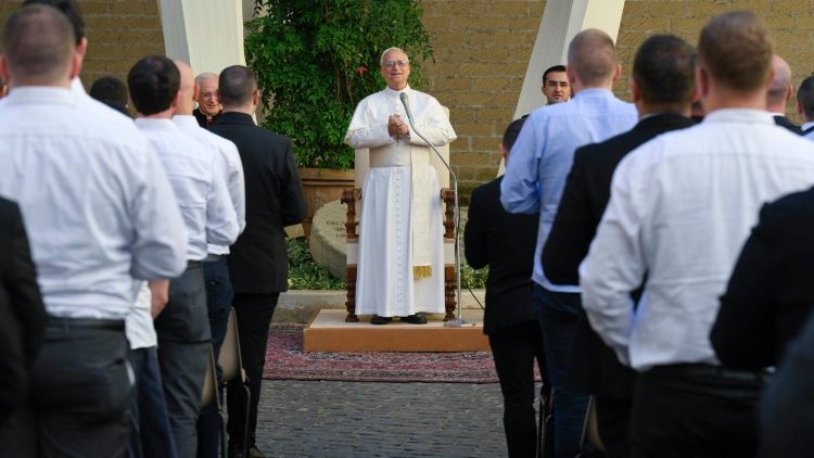 Pope Leo to seminarians: 'Keep your eyes on Jesus'